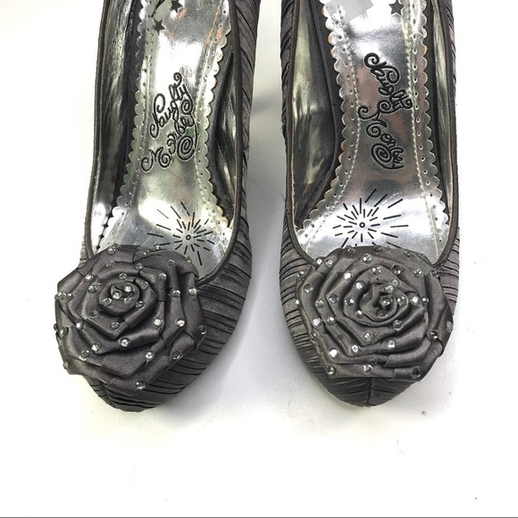 Naughty Monkey Pewter Platform Heels 8 - Picture 5 of 6